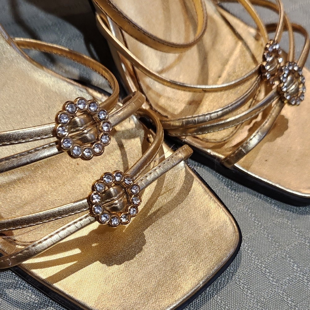 💥GOLD STRAPPY SANDALS - Picture 5 of 6